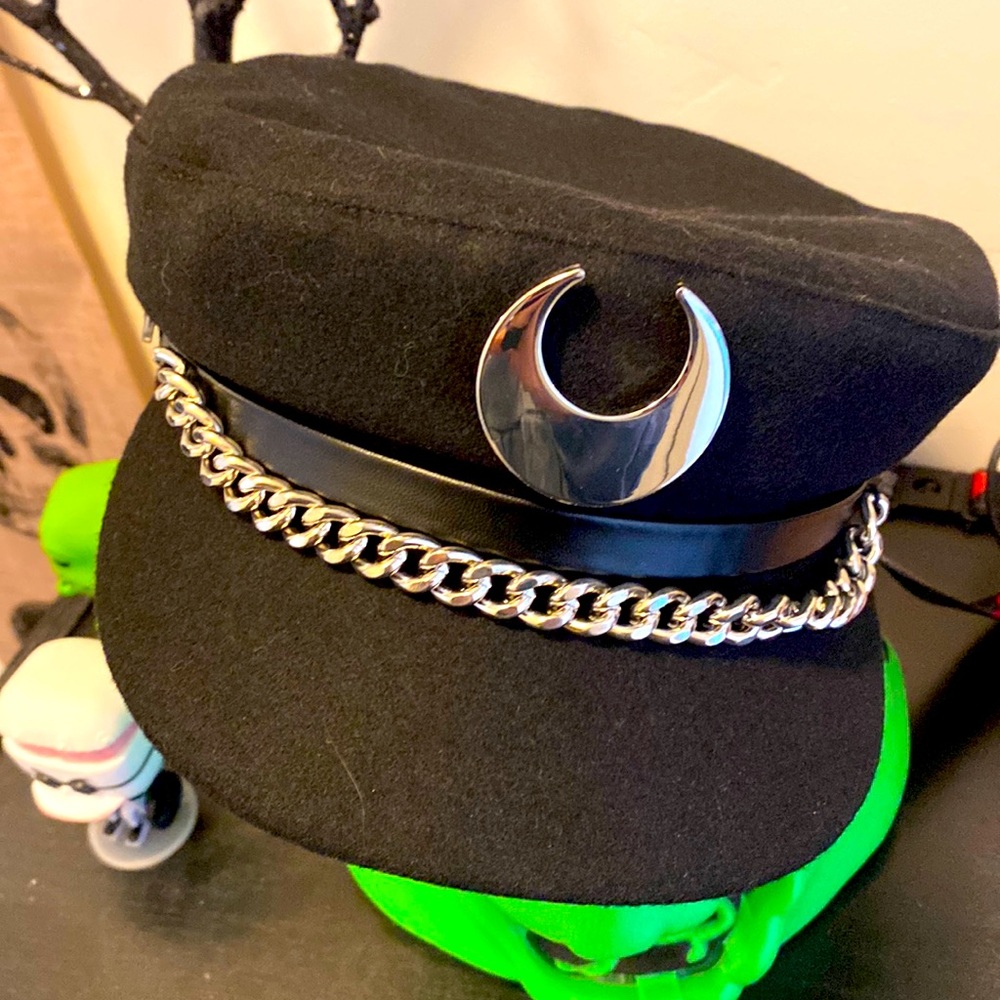 Moon Cap